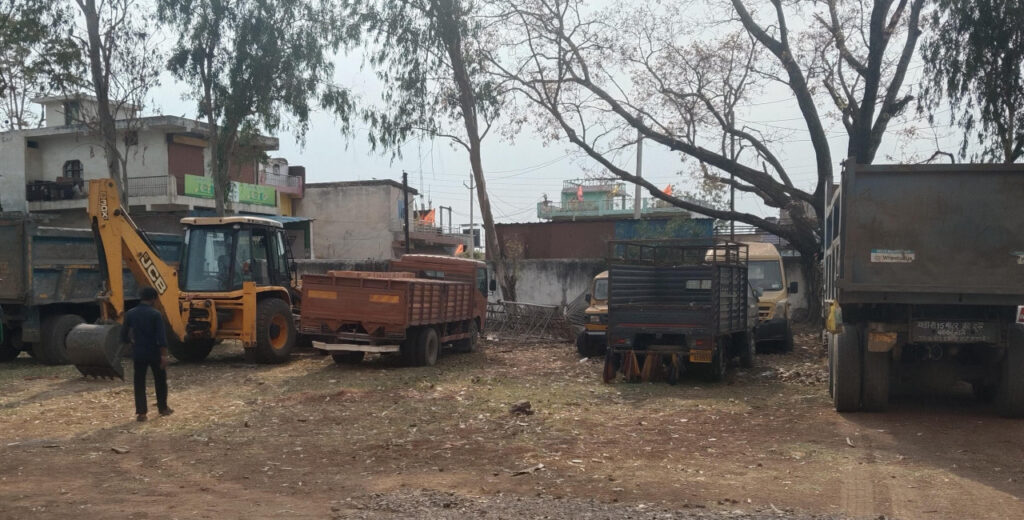 Bemetara में अवैध खनन पर बड़ी कार्रवाई… JCB समेत 4 वाहन जब्त… प्रशासन सख्त