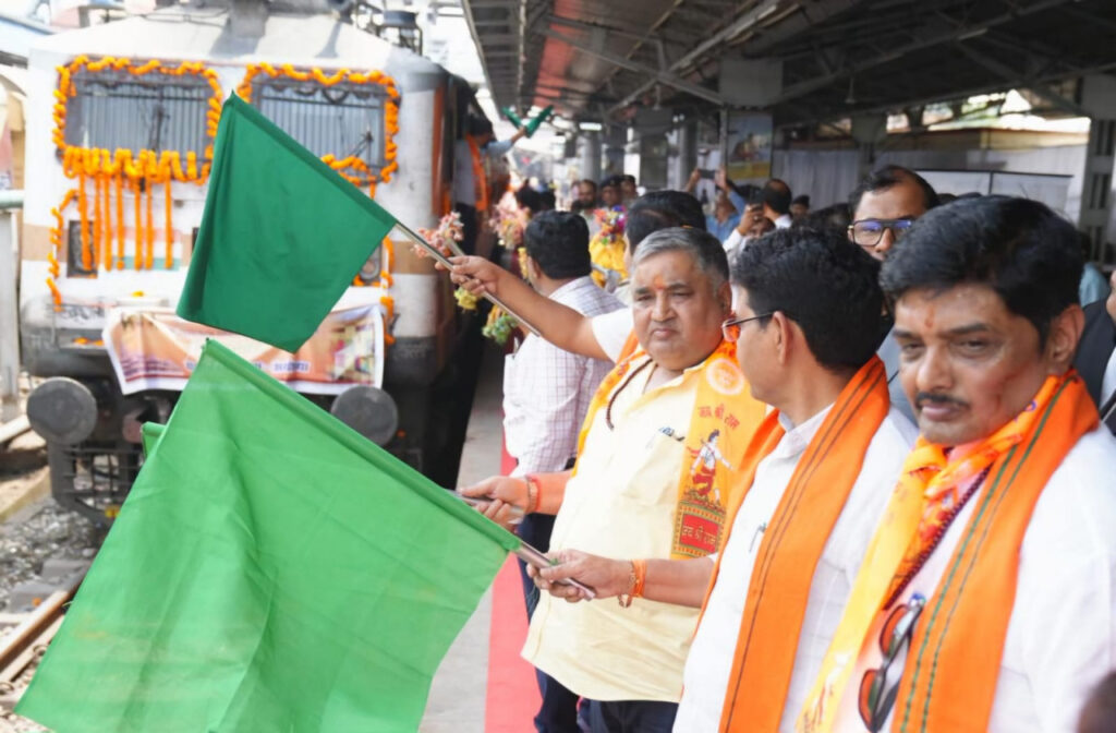 Ayodhya Yatra : ‘रामलला दर्शन’ ट्रेन रवाना… रायपुर स्टेशन पर गूंजा जय श्री राम… 44 हजार से अधिक श्रद्धालु ले चुके हैं रामलला दर्शन योजना का लाभ