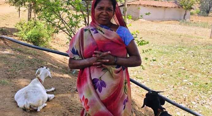 Rural Development : महतारी वंदन योजना से बदली पहाड़ी कोरवा महिला की जिंदगी…मुख्यमंत्री के प्रति जताया आभार