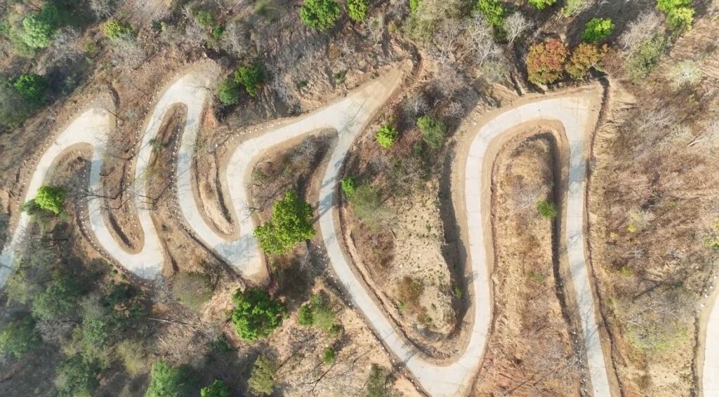 Good Governance : प्रधानमंत्री जनमन योजना से बदली सेजाडीह गांव की तस्वीर… पहाड़ी क्षेत्र में बनी पक्की सड़क