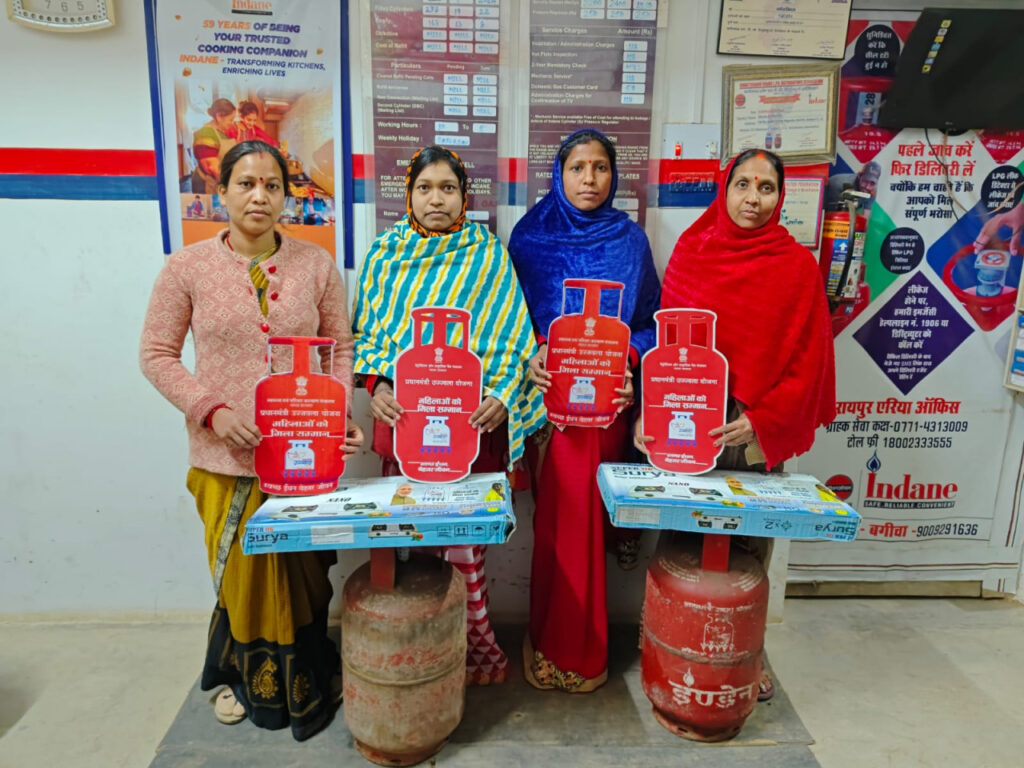 Ujjwala Yojana से जशपुर की महिलाओं के जीवन में आया सकारात्मक बदलाव… धुएं से राहत, जीवन हुआ आसान