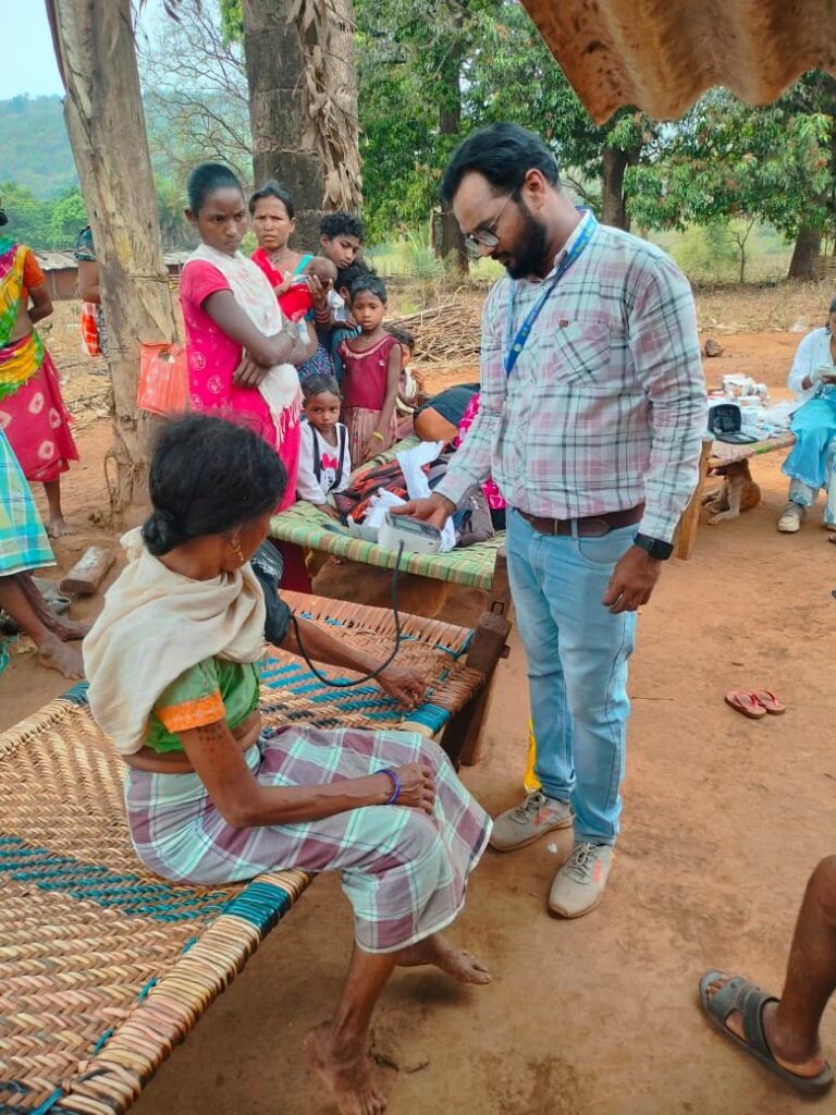 Rural Health : जंगल-पहाड़ पार कर पहुंची स्वास्थ्य सेवाएं… लोहागांव में ‘भरोसे की दस्तक’