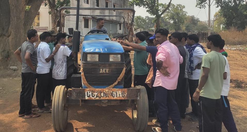 Naxal Reform : बंदूक से ट्रैक्टर तक का सफर… नारायणपुर में पूर्व नक्सलियों की नई शुरुआत