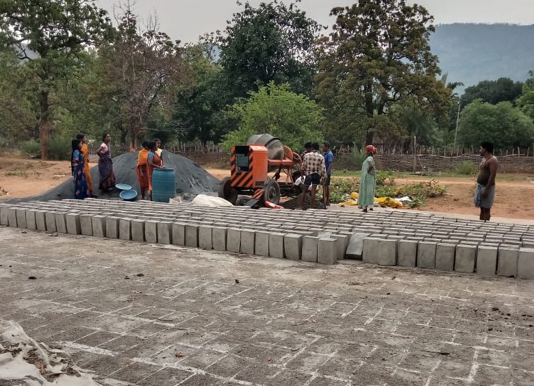 Self-Help Group : जहां चाह, वहां राह… ईंट निर्माण से महिलाओं ने बदली किस्मत… 4 लाख के ऋण से शुरू हुआ स्वरोजगार