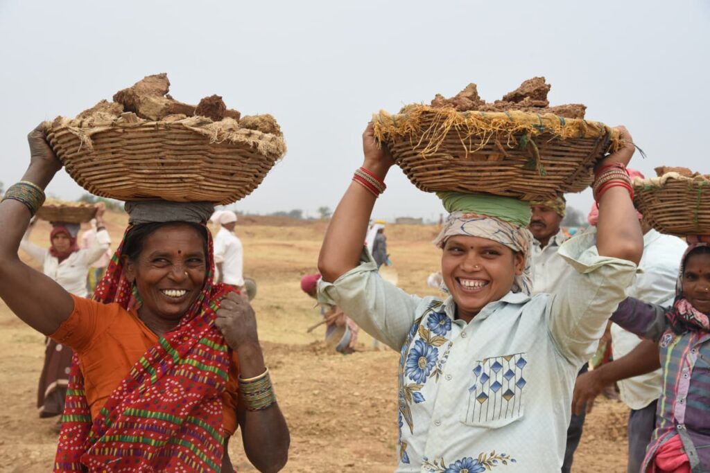 International Workers’ Day : महिला श्रमिकों की बढ़ती भागीदारी से बदल रही छत्तीसगढ़ की अर्थव्यवस्था… खेती से निर्माण तक हर क्षेत्र में महिलाओं का मजबूत योगदान