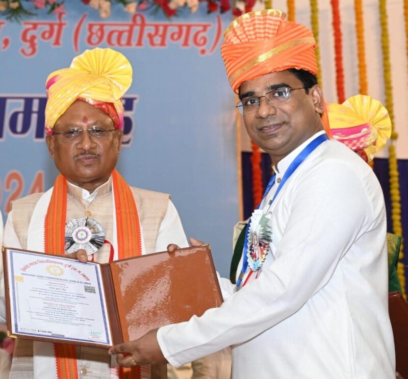 Chhattisgarh Pride : IPS संतोष सिंह की किताब को NSA अजीत डोभाल और PMO से मिली बड़ी सराहना