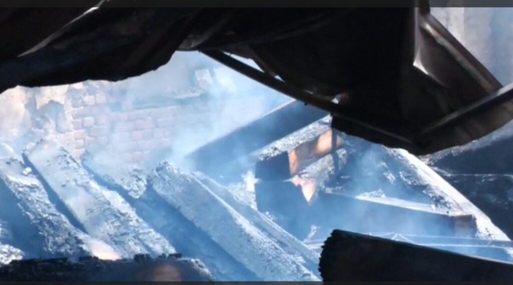 Fire Accident : देखते ही देखते भड़की आग ने लिया विकराल रूप…! रायपुर टिंबर मार्केट में अफरा-तफरी…यहां देखें VIDEO