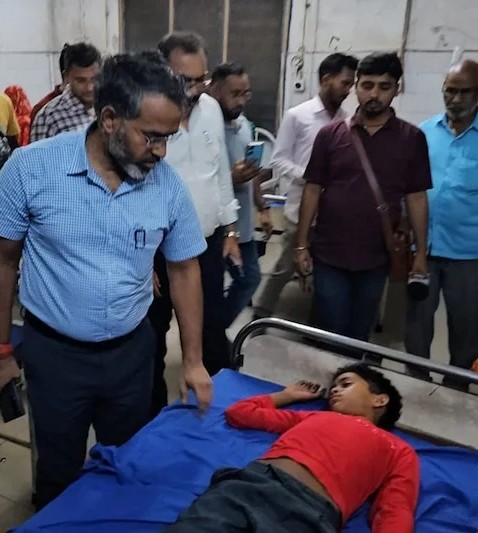 Food Poisoning : गोलगप्पे खाने के बाद मचा हड़कंप…! एक मासूम की मौत 36 बीमार..गांव में दहशत