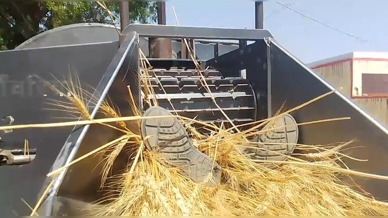 Thresher Machine Death : थ्रेसर मशीन में फंसा युवक…! शरीर के हुए कई टुकड़े…शव निकालने अस्पताल ले जाना पड़ा थ्रेसर