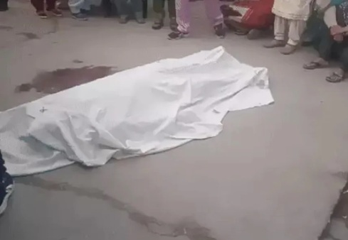 One Sided Love : एकतरफा प्यार का खौफनाक अंजाम…! फावड़े से गर्दन पर ताबड़तोड़ वार कर विवाहिता की हत्या…कई वर्षों से कर रहा था पीछा