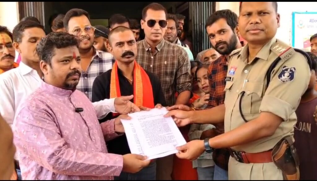 Crime News : पीठाधीश्वर को व्हाट्सएप पर मिली जान से मारने की धमकी… थाना अभनपुर में की शिकायत.. सुरक्षा की मांग