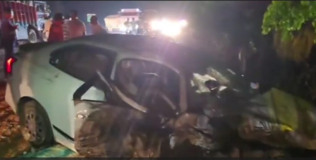 Road Accident : कांकेर में दर्दनाक एक्सीडेंट…! दो कारों की भिड़ंत में 6 लोगों की मौके पर मौत…मौके पर SP…यहां देखें VIDEO