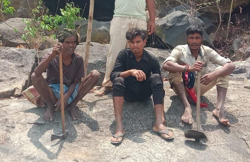 Anti Poaching Action : गरियाबंद में बड़ी कार्रवाई…! पानी में जहर मिलाकर मछली पकड़ रहे थे शिकारी…एंटी पोचिंग टीम ने किया 3 आरोपी को गिरफ्तार