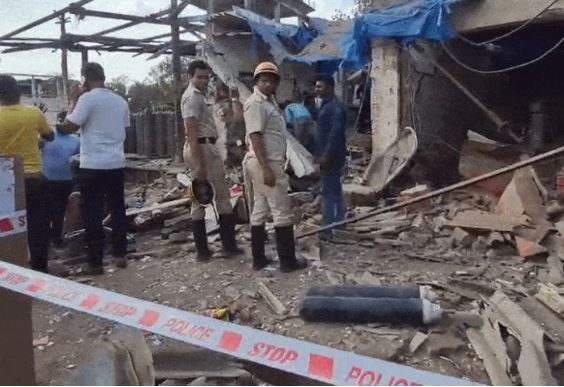 Godown Cylinder Blast : गैस गोदाम में सिलेंडर ब्लास्ट…! 4 लोगों की मौत…कई घायल