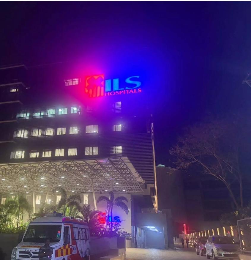 Hospital Roof Collapses : राजधानी में बड़ा हादसा…! ILS हॉस्पिटल की छत गिरी…अफरा-तफरी