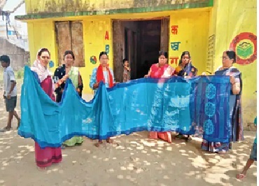 Khadi Gramodyog Scam : आंगनबाड़ी कार्यकर्ताओं को मिली घटिया साड़ी…! ₹9.7 करोड़ खर्च…500 की जगह 250 वाली क्वालिटी…जांच के आदेश