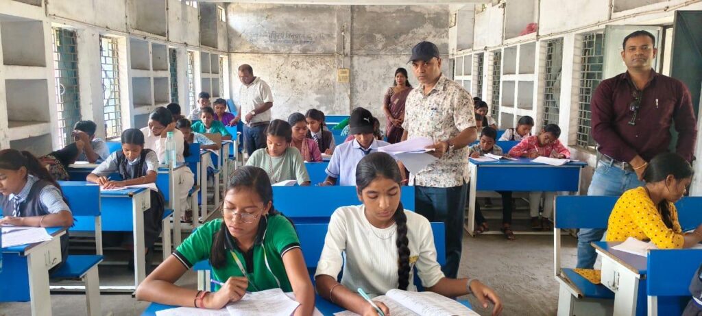 Entrance Exam : प्रयास आवासीय विद्यालय प्रवेश परीक्षा शांतिपूर्ण संपन्न… 11 परीक्षा केंद्रों में 79.11 प्रतिशत विद्यार्थियों की उपस्थिति