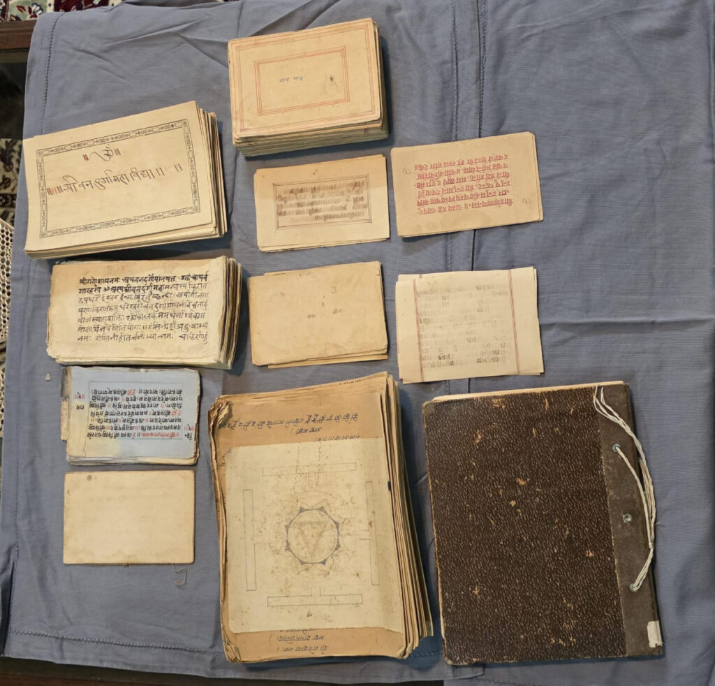 Cultural Heritage : धौरपुर पूर्व राजपरिवार में मिलीं दुर्लभ धार्मिक पांडुलिपियां… 1842 की पांडुलिपि भी मिली