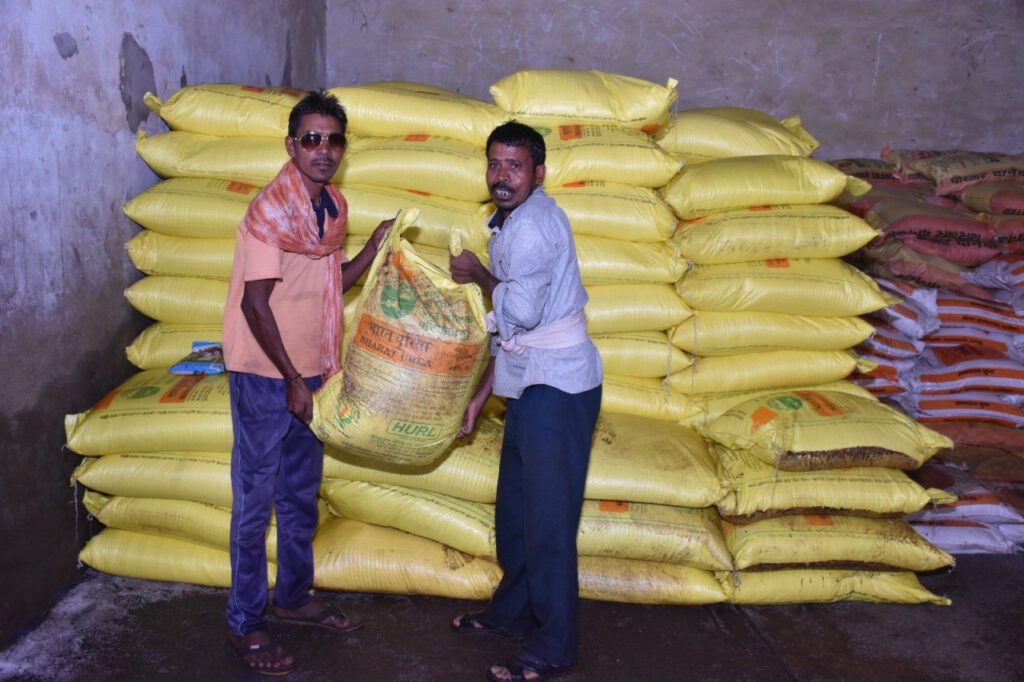 Agriculture News : खरीफ सीजन में नैनो यूरिया और वैकल्पिक खाद के उपयोग को बढ़ावा… जिले में खाद और बीज की पर्याप्त उपलब्धता