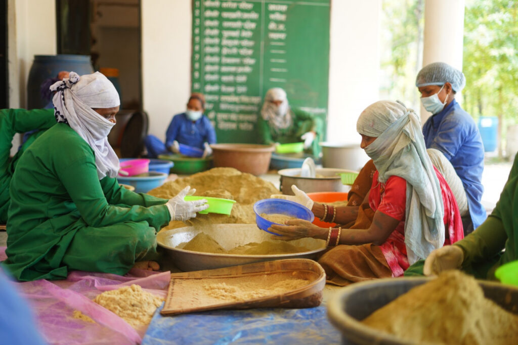 Herbal Products : वन धन विकास केंद्र ने बदली आदिवासी महिलाओं की तकदीर… डोंगनाला का हरिबोल समूह बना महिला सशक्तिकरण की मिसाल