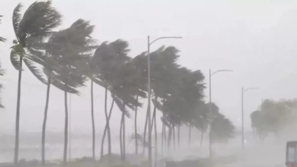 CG Weather Update: भीषण गर्मी के बाद…अगले कुछ दिनों तक गरज-चमक और तेज हवाओं की संभावना
