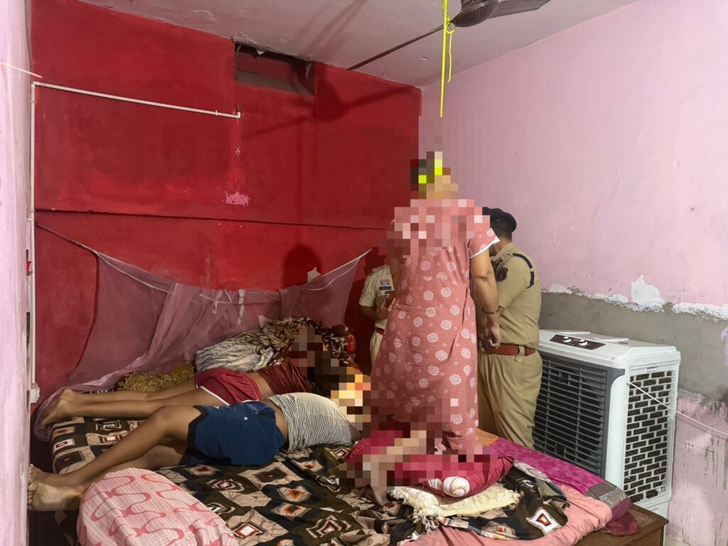 Family Suicide Case : दुर्ग में सामूहिक आत्महत्या…! पहले दो मासूम बच्चों को उतारा मौत के घाट…फिर पति-पत्नी ने लगा ली फांसी…यहां देखें VIDEO