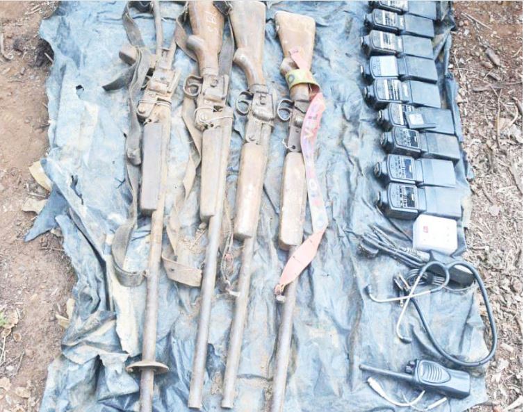 Naxal Operation : अबूझमाड़ के जंगल में छिपा था नक्सल डंप…! BSF ने बरामद किए बंदूक-डेटोनेटर और विस्फोटक