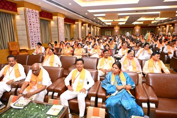 BJP Controversy : छत्तीसगढ़ भाजपा में नया विवाद…! 23 विधायकों को कार्यसमिति से बाहर रखा…असंतोष बढ़ा