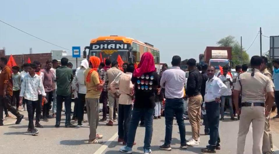 कवर्धा के पोंडी में शराब भट्ठी हटाने की मांग को लेकर हाईवे-30 पर चक्काजाम…यातायात प्रभावित
