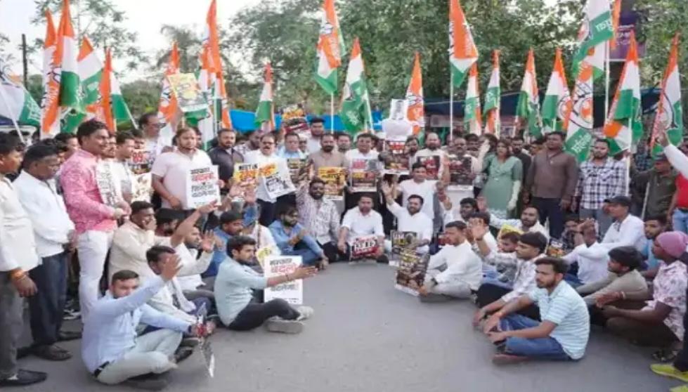 NEET पेपर लीक के विरोध में जांजगीर-चांपा में युवा कांग्रेस का उग्र प्रदर्शन