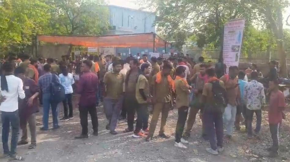 रायपुर में सफाई कर्मियों का हंगामा… प्रदर्शन के बीच लाठीचार्ज