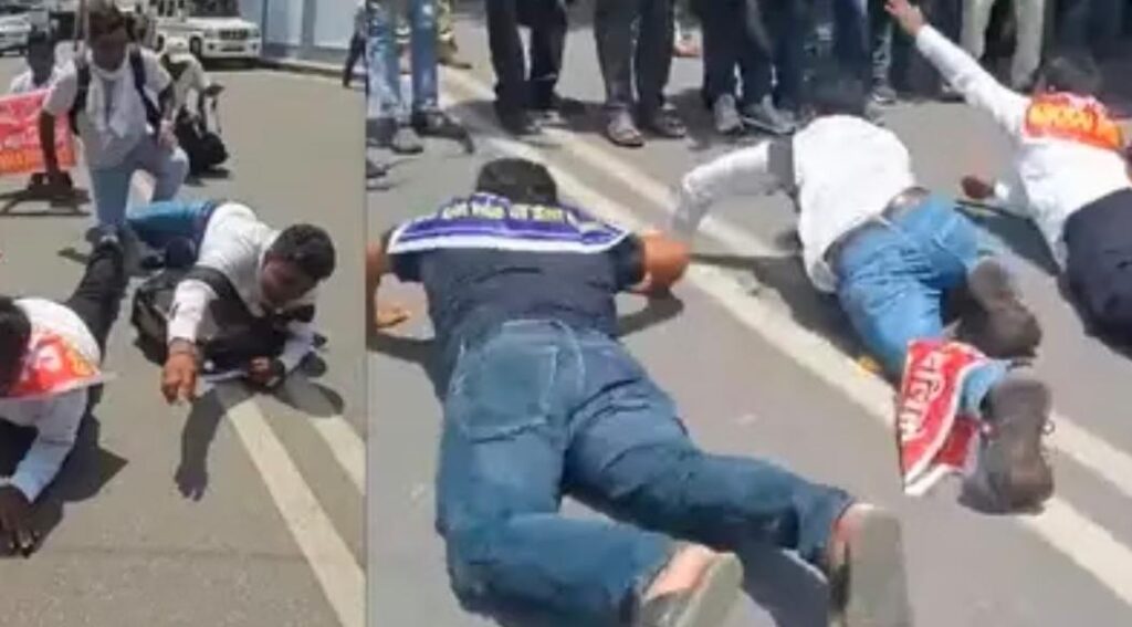 लखनऊ में 69 हजार शिक्षक भर्ती को लेकर अभ्यर्थियों का जोरदार प्रदर्शन…शिक्षा मंत्री आवास के बाहर विरोध