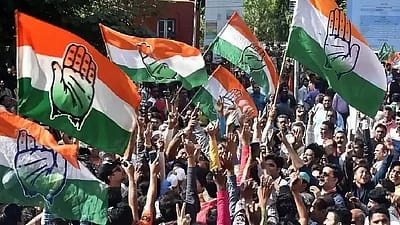 रायपुर में बिजली कटौती को लेकर कांग्रेस का CSEB कार्यालय घेराव…जमकर नारेबाजी