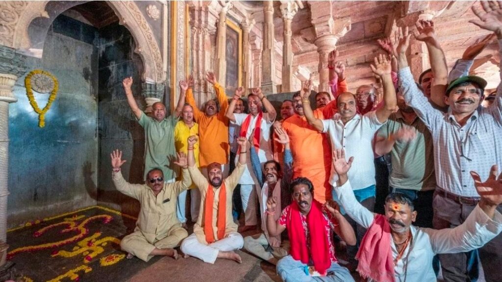 धार की भोजशाला में आज ‘अखंड पूजा’ और ‘महा आरती’…हाई कोर्ट के फैसले के बाद पहली बार बदली व्यवस्था