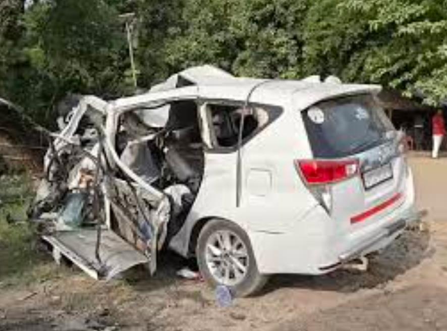 कैंची धाम जा रहे 7 दोस्तों की कार ट्रेलर से टकराई…4 की मौत