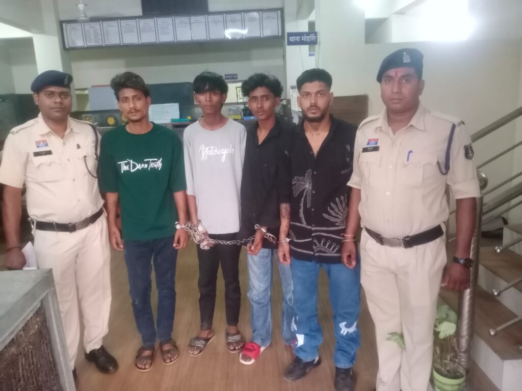 Knife Attack : रायपुर में आधी रात ‘बम’ से दहशत…! घर के बाहर धमाके…चाकू लहराकर दी जान से मारने की धमकी…6 आरोपी गिरफ्तार