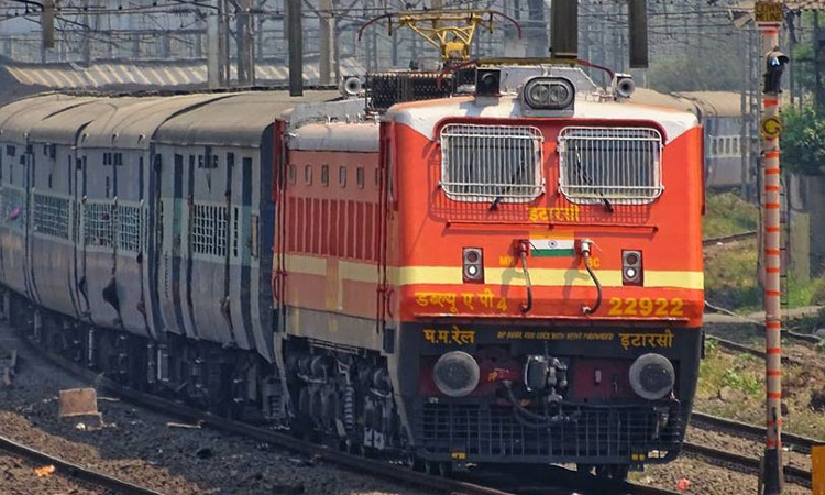 गर्मी की छुट्टियों में यात्रियों की बढ़ी परेशानी…छत्तीसगढ़ से गुजरने वाली 77 ट्रेनें रद्द