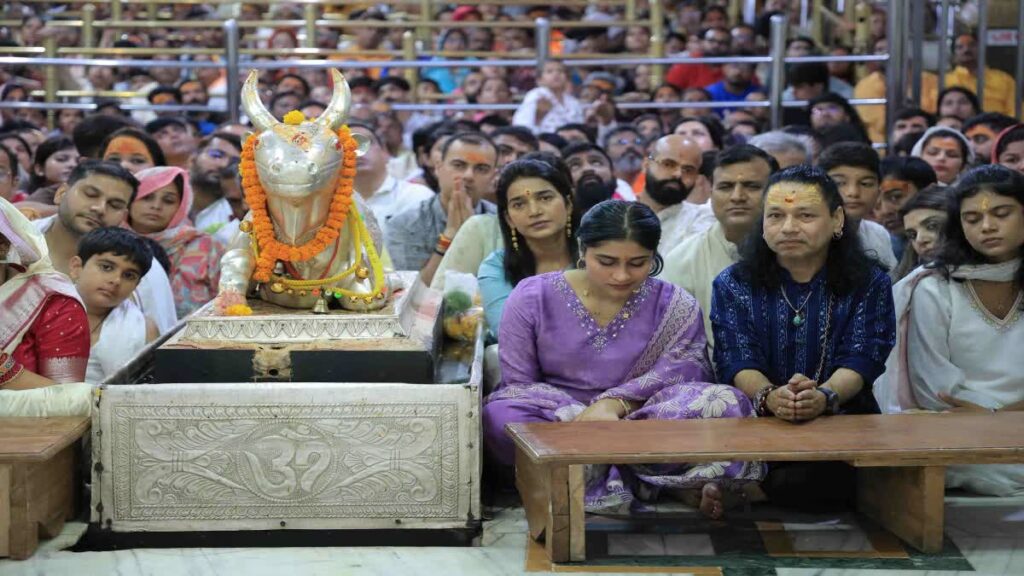 Kailash Kher Mahakal Darshan: कैलाश खेर ने उज्जैन में किए बाबा महाकाल के दर्शन…भस्म आरती में हुए शामिल
