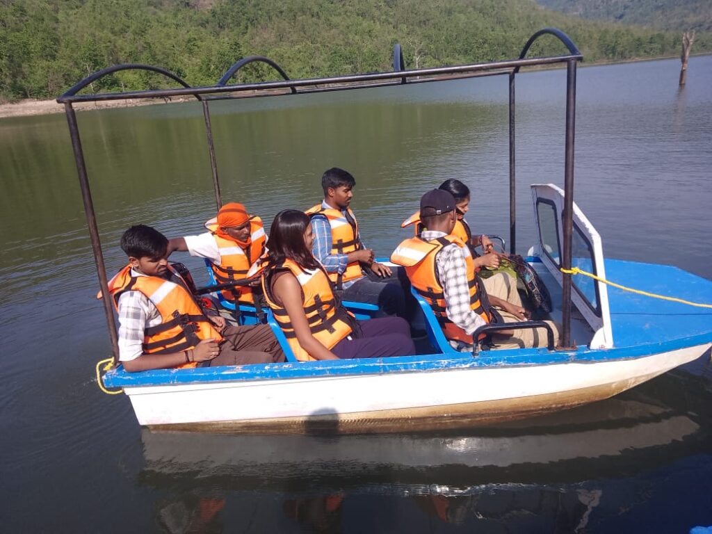 Rural Tourism : बोटिंग गतिविधि से महिलाओं को मिला स्वरोजगार का नया अवसर… सामूहिक प्रयास और नेतृत्व से ग्रामीण महिला उद्यमिता को मिली नई पहचान