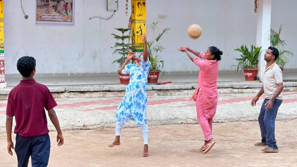 Youth Empowerment : बंदूक छोड़ थामा वॉलीबॉल… सुकमा के पुनर्वास केंद्र में गूंजा भारत माता की जय का नारा… मुख्यधारा में लौटे 113 युवाओं के जीवन में आया नया सवेरा