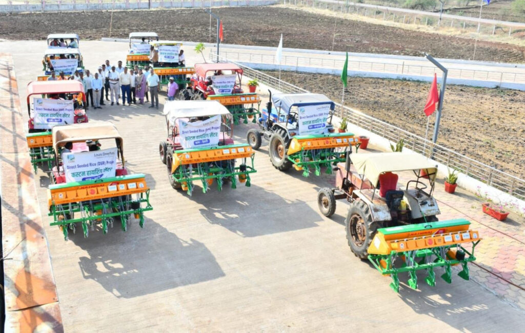 Agricultural Mechanization : सफलता की नई इबारत… आधुनिक मशीनों से सँवर रही धमतरी की खेती… 10 गाँवों में गूँजेगी डीएसआर की गूँज