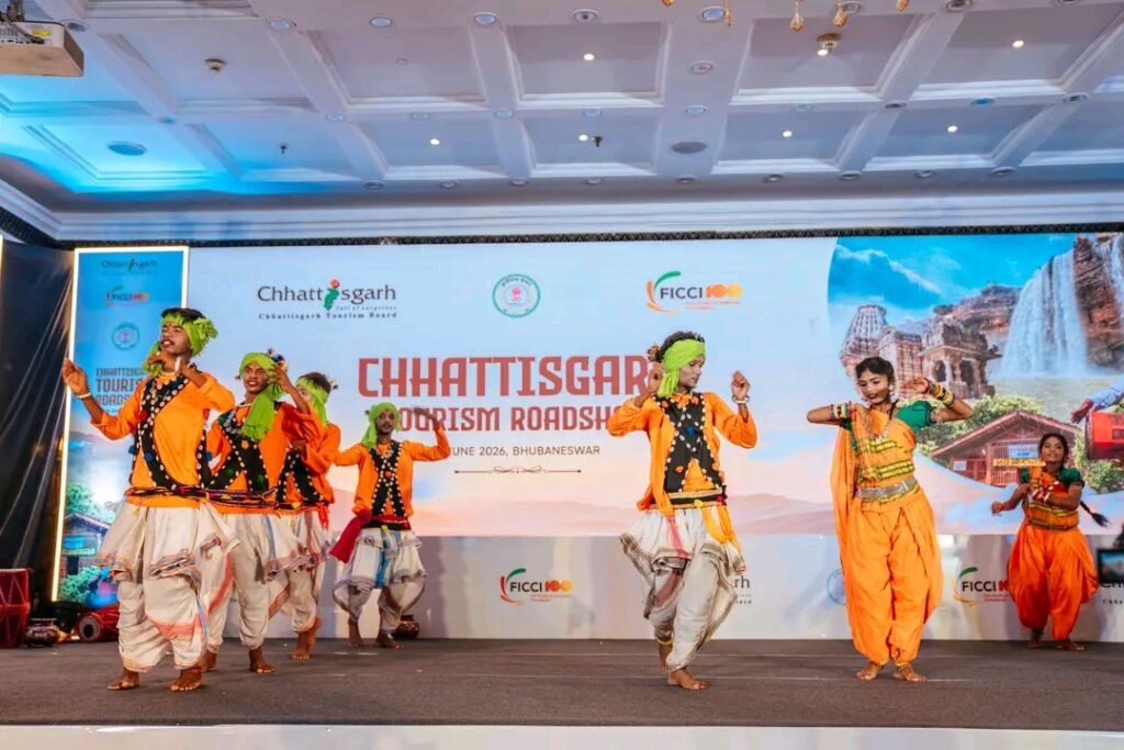 CG Tourism : भुवनेश्वर में छत्तीसगढ़ पर्यटन का रोड शो… पर्यटन, संस्कृति और निवेश संभावनाओं का भव्य प्रदर्शन… पर्यटन उद्योग से जुड़े प्रतिनिधियों ने दिखाई विशेष रुचि