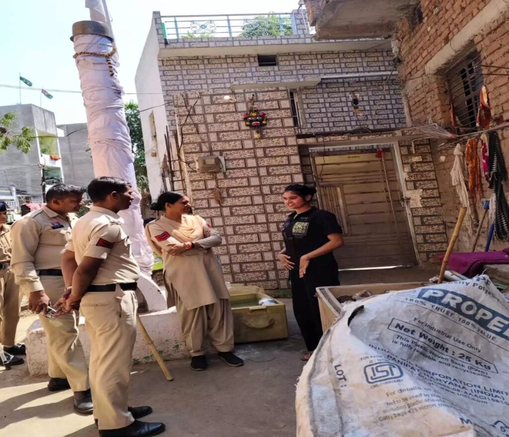 Raipur Police Action : रायपुर पुलिस का बड़ा एक्शन…! महिला अपराधी मुस्कान रात्रे जिला बदर…6 जिलों में एंट्री बैन