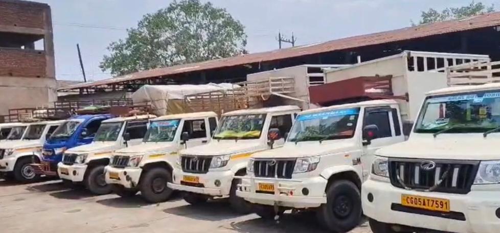 महंगाई की मार…भाड़ा दरों में वृद्धि की मांग को लेकर पिकअप चालक अनिश्चितकालीन हड़ताल पर