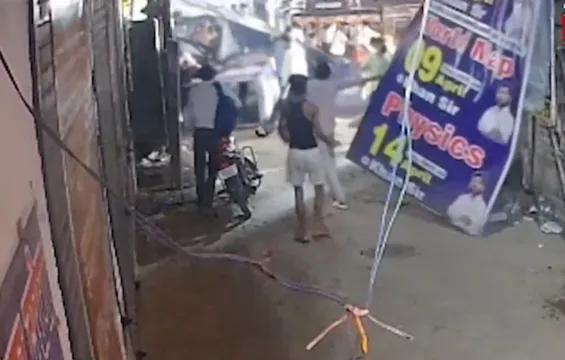 पटना के खान सर कोचिंग पर हमला…सीसीटीवी फुटेज में तोड़फोड़ और पत्थरबाजी कैद
