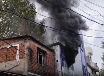 Fire Incident: रायपुर के बढ़ईपारा में किराना दुकान में लगी आग…दमकल की तत्परता से टला बड़ा हादसा