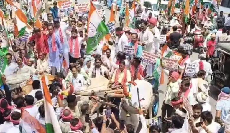 खाद-बीज और डीजल संकट को लेकर किसानों का कलेक्टरेट घेराव…कलेक्टर के आश्वासन पर खत्म हुआ आंदोलन
